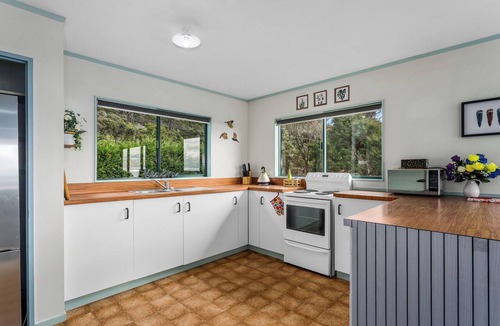 Te Kaha House | Little Kowhai - Te Kaha Holiday Home