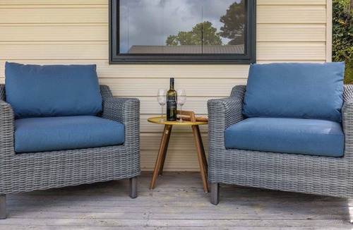Oneroa House | Little O Hideaway — Walk to the Beach