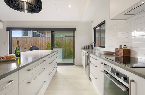 Rainbow Point House | Location on Point