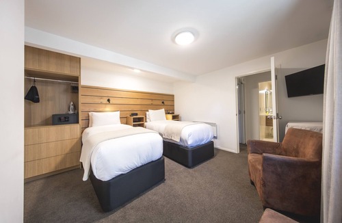 Queenstown Hotel | Lomond Lodge Motel & Apartments