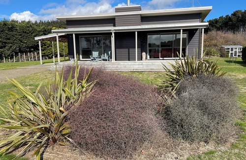 Foxton Beach Apartment | Looking for a beach getaway with a country feel?