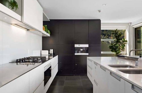 Fernhill Apartment | Lordens Penthouse | Hot Tub, BBQ, Gas Fire, A/C