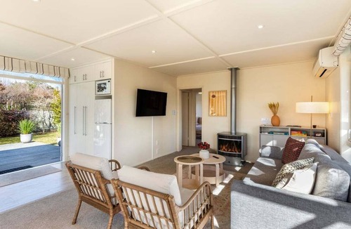 Two Mile Bay House | Loulou Lodge - family fun, close to lake