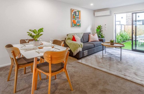 Christchurch City Centre Apartment | Lovely and Bright 2 Bed 2 Bath Home