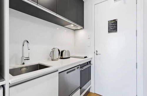 Takapuna House | Lovely Bright Apartment - Central Takapuna!