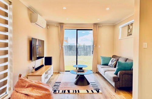 Hamilton Apartment | Lovely home, 3 bedrooms 4 beds, Close to hospital