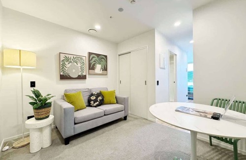 Auckland Central Business District Apartment | Lush City Escape - 1B Studio Near Skytower vs Pool