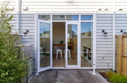 Christchurch Apartment | Luxe City Stay, Sleeps 7, Free Car Park