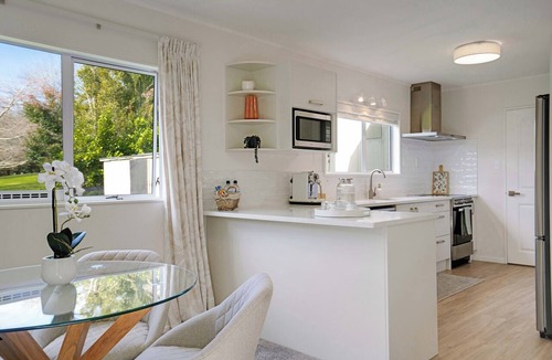 Ramarama Cottage | Luxe Country Escape