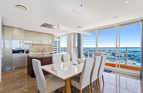 Auckland Central Business District Apartment | Luxe Level 28 Panoramic Harbour Views 3 Bedrooms