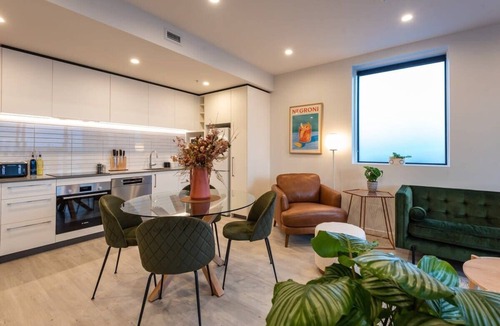 Christchurch City Centre Apartment | Luxury Life Galore - Sleeps 4