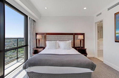 Takapuna Apartment | Luxurious Apt 1BR Free Carpark Gym 19th Floor