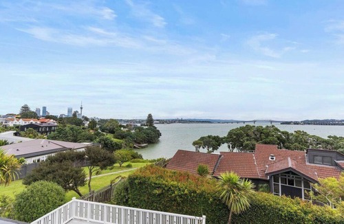 Devonport House | Luxurious Coastal Living by Bespoke Stays