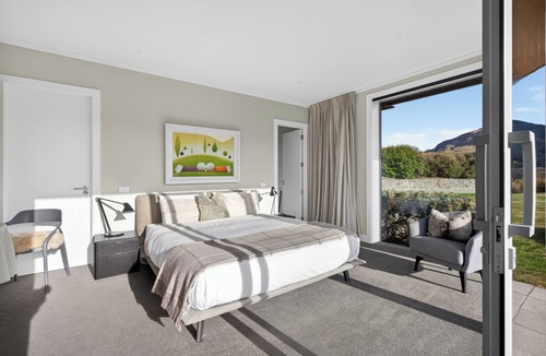 Lower Shotover Bed & Breakfast | Luxurious, private suite with steam shower and stunning river & mountain views