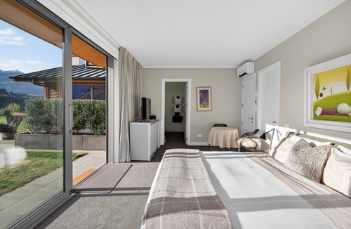 Lower Shotover Bed & Breakfast | Luxurious, private suite with steam shower and stunning river & mountain views