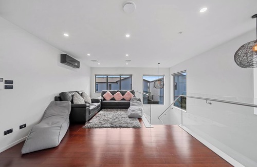 Avondale House | Luxury 3-Bedroom with Ensuites – Central Auckland