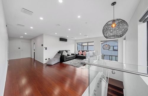 Avondale House | Luxury 3-Bedroom with Ensuites – Central Auckland