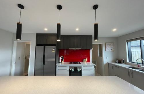 Lincoln House | Luxury 4 Bedroom Family Retreat