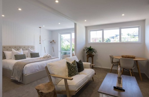 Mission Bay Apartment | Luxury Apart, Balcony & Seaviews, Full Laundry
