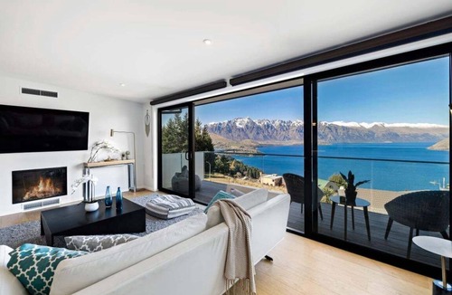 Fernhill House | Luxury Away - Belle Vue-AC-Fireplace-BBQ