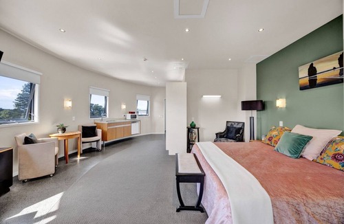 Opunake Hotel | Luxury Boutique Hotel 50 meters from the beach