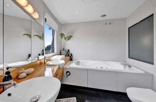 Opunake Hotel | Luxury Boutique Hotel 50 meters from the beach