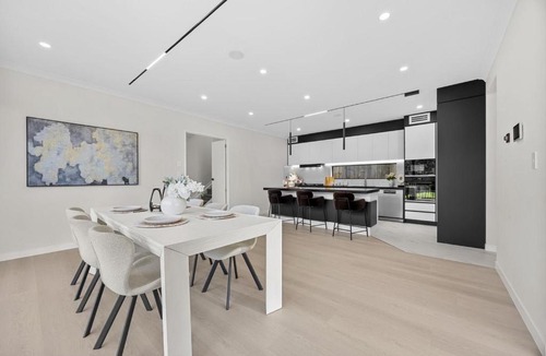 Flat Bush House | Luxury Corner New Home with Central AC 7BR 5BH