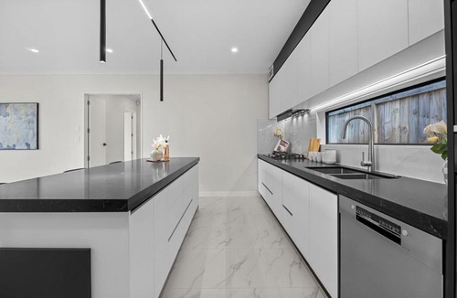 Flat Bush House | Luxury Corner New Home with Central AC 7BR 5BH