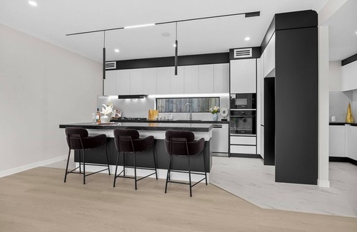 Flat Bush House | Luxury Corner New Home | Central AC | 4 Ensuites | Total 5.5 BH