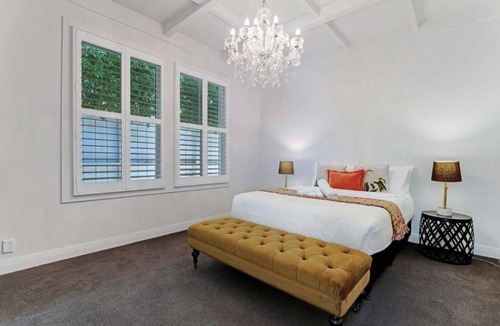 St. Mary's Bay House | Luxury Herne Bay 3BR Villa with Deck - Parking
