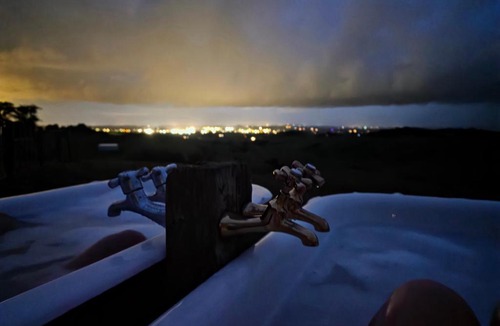 Karioitahi Villa | Luxury Historic Escape with Twin Outdoor Baths with Views