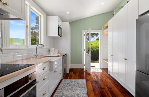 Karioitahi Villa | Luxury Historic Escape with Twin Outdoor Baths with Views