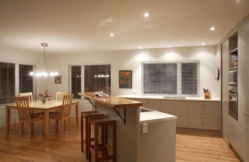 Rotorua House | Luxury Home/Farm Stay with a private lookout to the lake