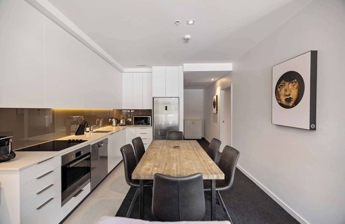 Arthur's Point Apartment | Luxury Penthouse with Mountain Views in Queenstown