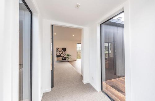 Waverley House | Luxury Seaside Getaway - New Build