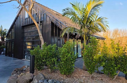 Mangawhai Apartment | Luxury Suite - sauna, plunge pool, outdoor kit/fireplace, spa inspired bathroom