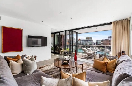 Auckland Central Business District Apartment | Luxury Waterfront Apartment in Auckland | 2BR/3BR