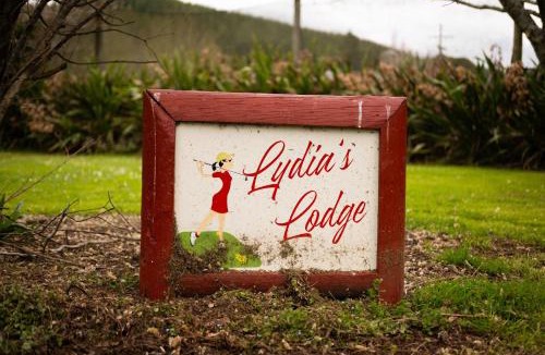Woodstock House | Lydia's Lodge by Tiny Away