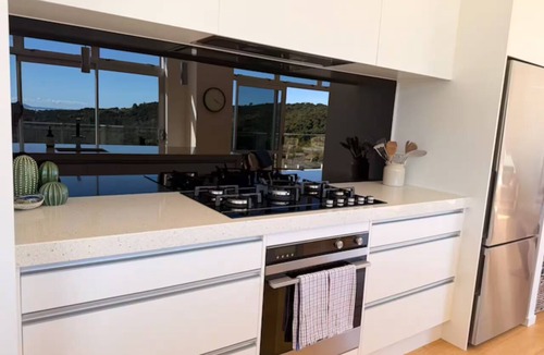 Cable Bay House | Mānuka Retreat - Private Luxury, Panoramic Views
