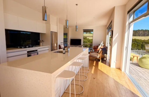 Cable Bay House | Mānuka Retreat - Private Luxury, Panoramic Views