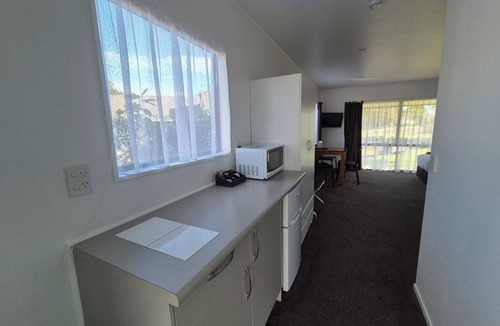 Waiotahi Hotel | Magnolia Court Motel