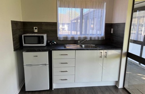 Waiotahi Hotel | Magnolia Court Motel