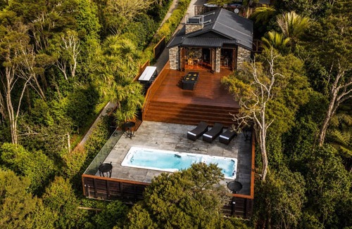 Titirangi Apartment | Maison Blanc Lodge - Nature Haven 4-Bed Luxury
