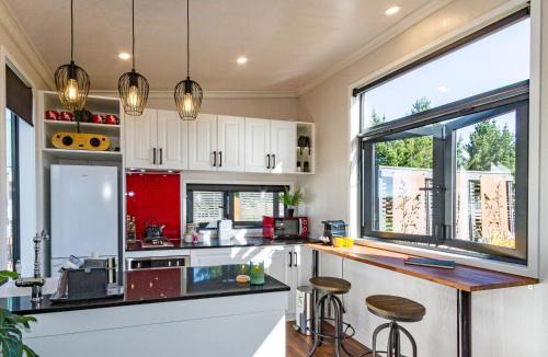 Rangataua House | Mangateitei Views - Rangataua Tiny Home