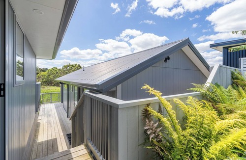 Raglan House | 🥭 Mango Manor: Relaxing, private group getaway
