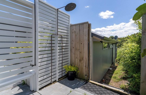Raglan House | 🥭 Mango Manor: Relaxing, private group getaway