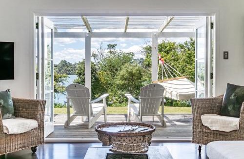 Raglan House | Mara Kai Retreat, Waterfront, Peaceful Retreat