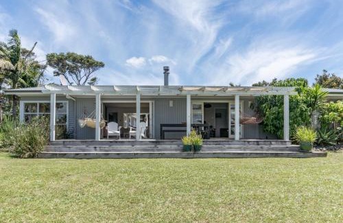 Raglan House | Mara Kai Retreat, Waterfront, Peaceful Retreat