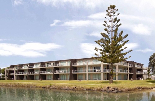 Whitianga Cottage | MARINAVIEW - WHITIANGA HOLIDAY APARTMENT, with pool in Ferry Landing