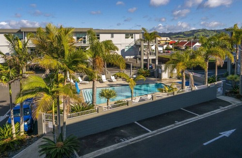 Whitianga Cottage | MARINAVIEW - WHITIANGA HOLIDAY APARTMENT, with pool in Ferry Landing